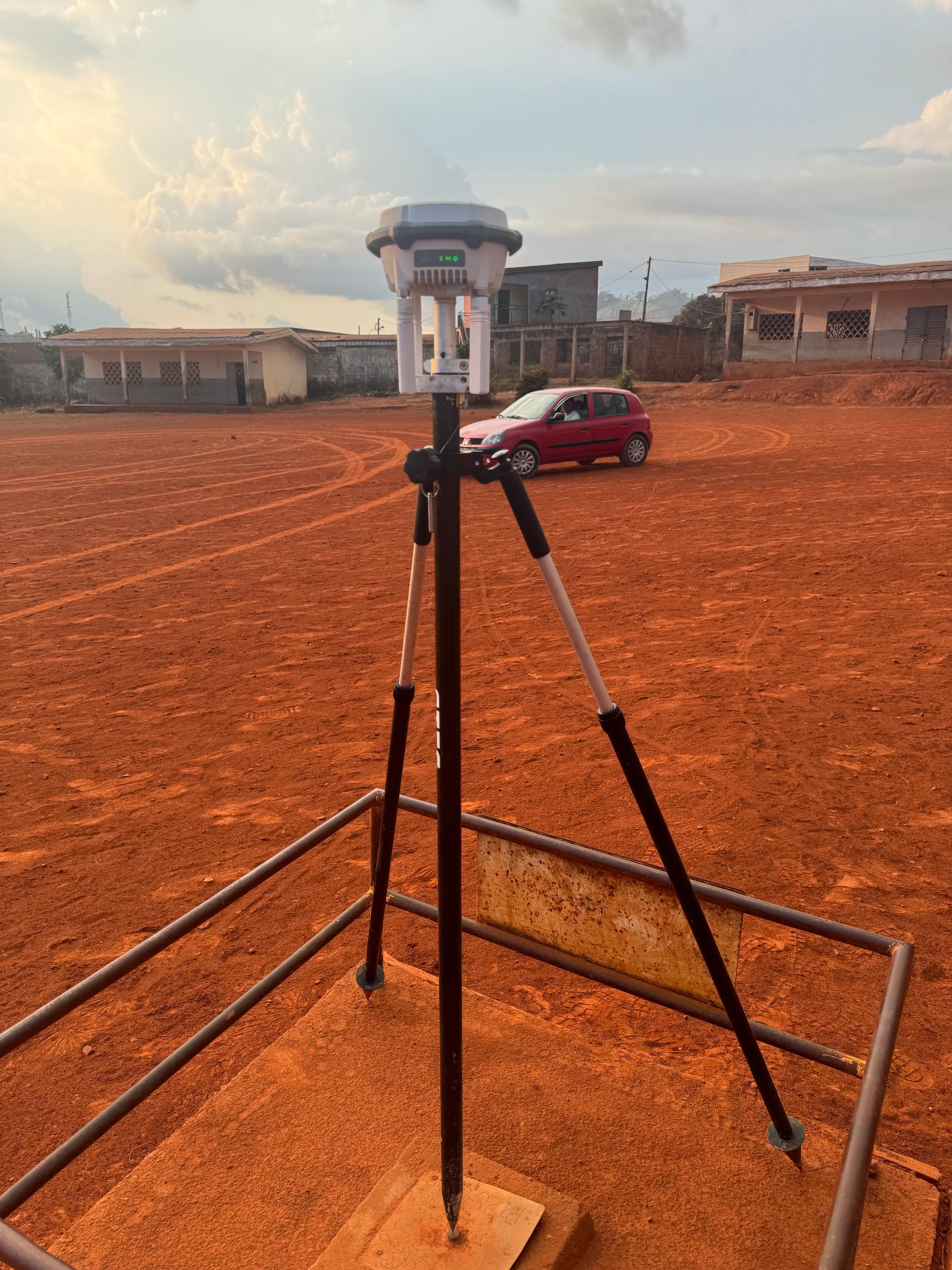 Récepteur GNSS Emlid RS3, RS4 Pro, D-RTK 3 et Hi-Target - Emlid RS3 - Image 4